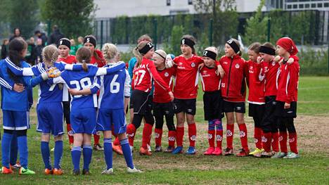 Jalkapallo | Jalka­palloilevat tytöt valtaavat Helsingin – Stadi Cupissa mukana lähes 6 000 pelaajaa
