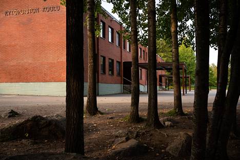 Poliisi epäilee neljää kuudesluokkalaista rikollisesta teosta Kytöpuiston koululla Vantaan Havukoskella tapahtuneessa pahoinpitelyssä.
