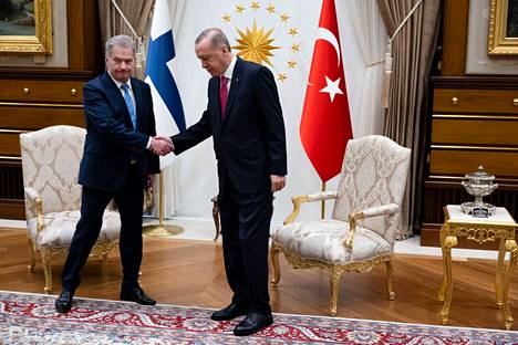 Presidentti Sauli Niinistö ja Turkin presidentti Recep Tayyip Erdoğan presidentinpalatsissa perjantaina.