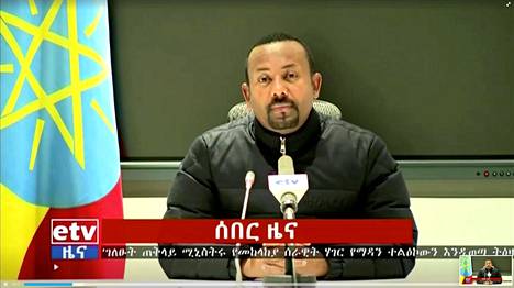 Kuvakaappaus Etiopian yleisradiokanavan lähetyksestä, jossa pääministeri Abiy Ahmed puhui kansalle keskiviikkona.