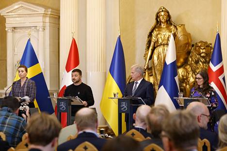 Ukrainan presidentti Volodymyr Zelenskyi kiisti jyrkästi Ukrainan osallisuuden iskuun. Zelenskyi vieraili keskiviikkona Helsingissä.