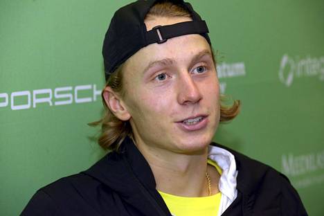 Emil Ruusuvuori päätti viime vuoden voittoon Helsingissä ja hyvin on alkanut tennisvuosi Australiassa.