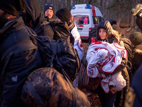 Irakilainen turvapaikanhakija seitsenkuisen vauvan kanssa sai apua aktivisteilta Puolassa keskiviikkona vietettyään perheineen 17 päivää metsässä ja tultuaan työnnetyksi rajan yli kahdeksan kertaa.