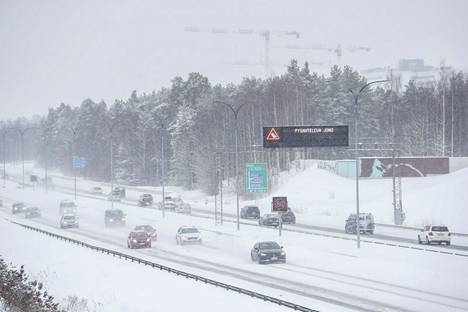 Maanantaiksi on luvassa hyvin huonoa ajokeliä Etelä- ja Keski-Suomessa.