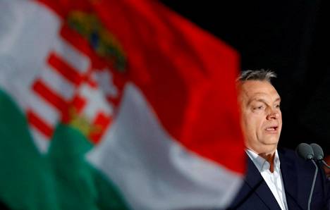 Unkarin pääministeri Viktor Orbán puhui kannattajilleen parlamenttivaalien tulosten julkistamisen jälkeen Budapestissa sunnuntaina.