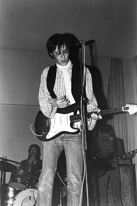 Yari Se-yhtyeen konsertissa Jyväskylän yliopiston juhlasalissa 1970–80-lukujen vaihteessa.