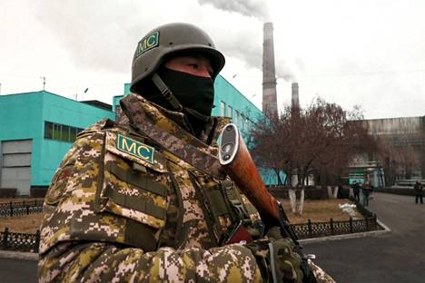 KTJS-järjestön sotilas Almatyssa Kazakstanissa tiistaina 11. marraskuuta.