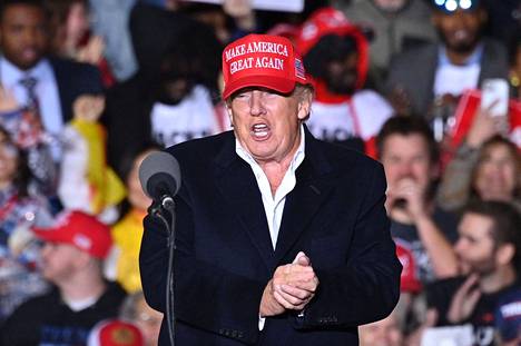 Former U.S. President Donald Trump spoke to his supporters at the “Save America” January 15 in Florence, Arizona.  He has never congratulated Joe Biden on his election victory but still claims that the 2020 presidential election was a fraud. 