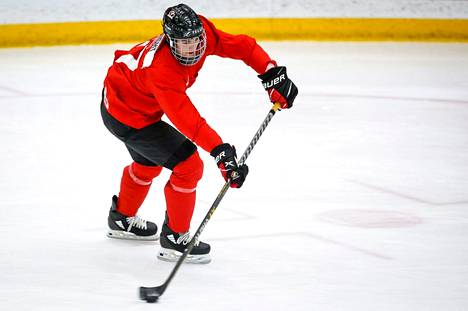 Nuori kanadalainen keskushyökkääjä Shane Wright laukoi harjoituksissa, kun joukkue valmistautui MM-turnaukseen.