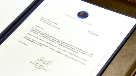 Ulkoministeri Pekka Haaviston allekirjoittama Nato-hakemus.