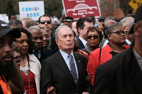 New Yorkin entinen pormestari, upporikas Michael Bloomberg kampanjoi Alabamassa sunnuntaina. Alabama on yksi supertiistain osavaltioista.