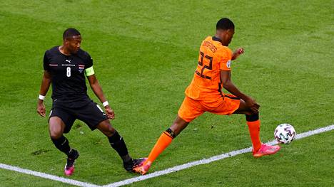 EM-jalkapallo | Hollanti jyräsi yli Itävallan ja lohkovoittajaksi, puolustaja Denzel Dumfries nousi jo maalipörssin kärkeen
