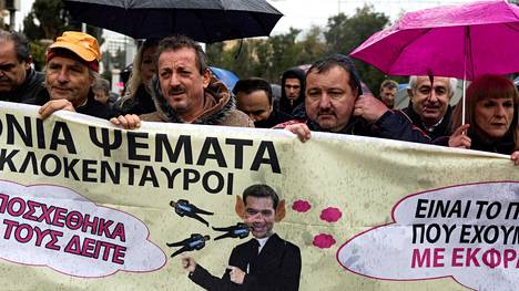 Terveysalan työntekijöiden mielenosoituksessa Ateenassa vastustettin Kreikan pääministeri Alexis Tsirpasin leikkaussuunnitelmia tammikuun lopussa.
