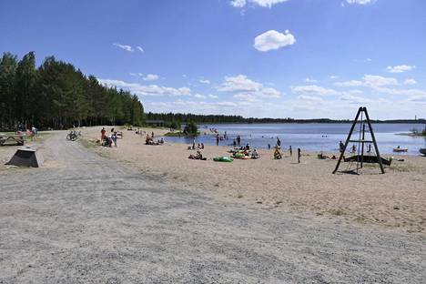 Helteinen sää vain lämpenemässä juhannukseksi, järvivedet jopa yhdeksän  astetta tavanomaista lämpimämpiä - Kotimaa 