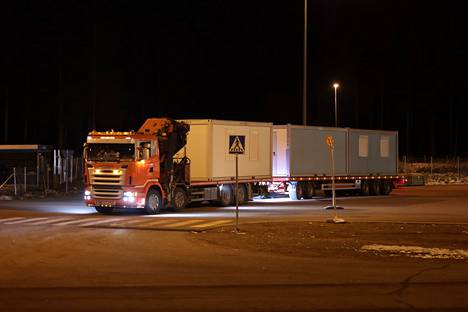 Containers were brought by truck to the vicinity of the border crossing point around ten o'clock in the evening.  Border officials did not say what the containers are for.
