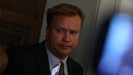 Vaalirahoitusjupakassa tuomittu Antti Kaikkonen on nykyisin keskustan eduskuntaryhmän puheenjohtaja.