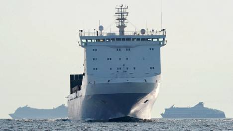 Suomenlahti on maailman vilkkaimpia merialueita, jossa alusten nopeudella on suuri merkitys. Kuvassa liikennettä Helsingin ja Tallinnan välillä heinäkuussa 2014.