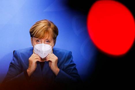 Liittokansleri Angela Merkel osallistui keskiviikkona videokokoukseen, jossa käsiteltiin toimia koronavirusepidemian leviämisen estämiseksi. Tilaisuudessa oli mukana myös Berliinin pormestari Michael Müller.