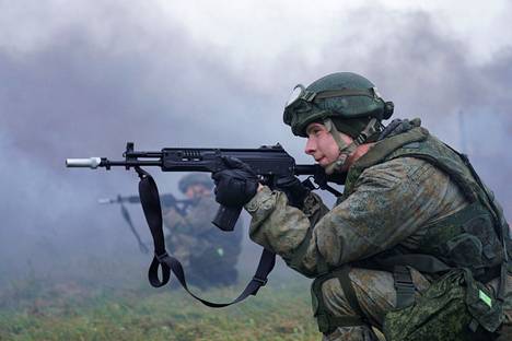 Venäjän laivaston joukkoja sotaharjoituksissa Khmelevkan ampuma-alueella Kalingradin hallinto-alueella keskiviikkona 24. marraskuuta 2021.