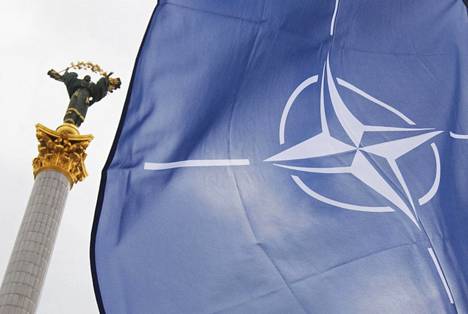 Naton lippu liehui viikonloppuna Kiovan Maidanin aukiolla.