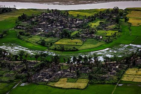 Poltetun rohingya-kylän jäänteet näkyivät syyskuussa 2017 Maungdawissa, Rakhinen osavaltiossa Myanmarissa.