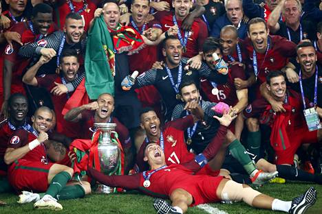 Cristiano Ronaldo ja Portugali voittivat Euroopan mestaruuden 2016 Ranskassa. 