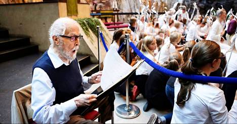 Matti Lehtinen Jumalan äänen puheroolissa Benjamin Brittenin Nooan arkki -oopperan harjoituksissa Temppeliaukion kirkossa vuonna 2015.