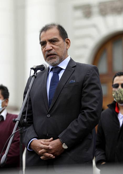 Luis Barranzuela puhui yleisölle Perun pääkaupunki Limassa 1. syyskuuta.