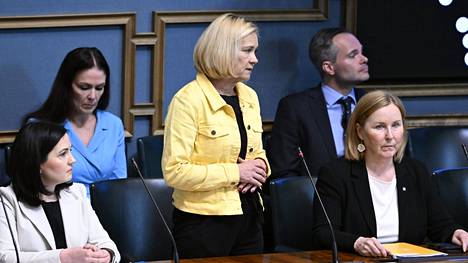 Sisäministeri Mari Rantanen (ps) puhumassa eduskunnan suullisella kyselytunnilla torstaina.