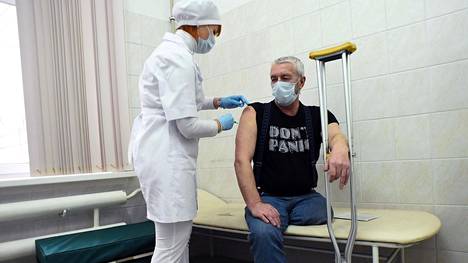 Koronavirus | Korona­rokotusten tahti Venäjällä on hyytymässä, tutkijan mukaan syynä on valtiollinen propaganda: ”Kukaan ei tiedä, mihin ja kehen pitäisi uskoa”