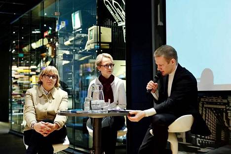 MediaMaanantai-seminaarissa keskustelivat Julkisen sanan neuvoston Elina Grundström ja Paula Paloranta sekä perussuomalaisten Matias Turkkila.