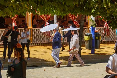 Myös päivänvarjot antoivat Sevillassa suojaa auringolta.