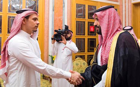 Murhatun Jamal Khashoggin poika Salah Khashoggi (vas.) oli tapaamassa Saudi-Arabian kruununprinssi Mohammed bin Salmania lokakuun lopulla Riadissa.