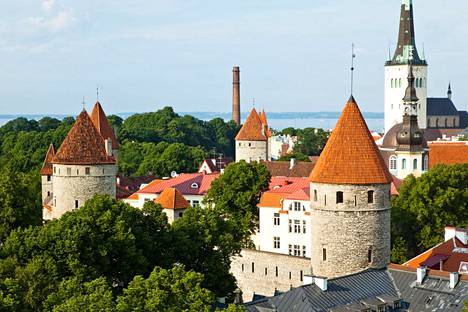 Monet polttariseurueet suuntaavat Tallinnaan juhlistamaan morsianta tai sulhasta.