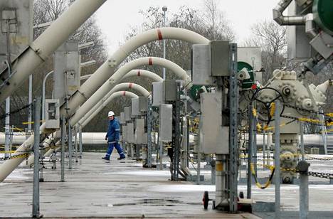 Kaasuvarastot Euroopassa ovat nyt poikkeuksellisen tyhjät, ja erityisesti Venäjän valtion kaasuyhtiö Gazprom on ollut hidas täyttämään varastojaan. Kuvan kaasuvarasto sijaitsee Rehdenissä, Pohjois-Saksassa.