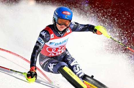 Mikaela Shiffrin oli ykkönen Åren pujottelussa.