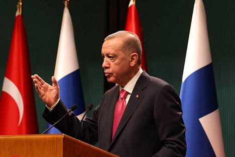 Turkin presidentti Recep Tayyip Erdoğan ei muuttanut perjantaina äänensävyään Ruotsin osalta myönteisemmäksi. 