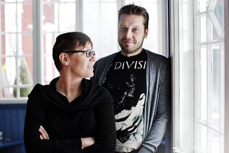 Kirjailijapariskunta Milla ja Aki Ollikainen voittivat Otavan rikoskirjallisuuden käsikirjoituskilpailun.