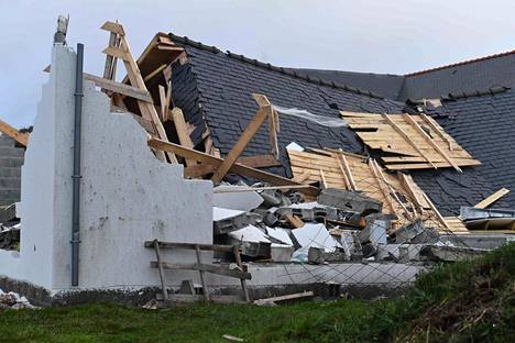 Ranskassa Aurore-myrskyssä tuhoutui taloja torstaina 21. lokakuuta. 