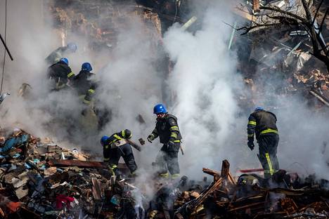 Venäläisen iskun tuhoja Kiovassa 17. lokakuuta. Ukrainan viranomaiset epäilivät tuhojen aiheuttajaksi iranilaisvalmisteista Shahed-136-lennokkia.