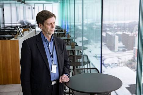 Eero Mäkinen lived and worked for 28 years at Neste's headquarters and later at Fortum's head office.  Fortum sold a house called Raade's tooth to Regenero and moved to new premises in Keilaniemi at the turn of 2017–2018.  From the top of Raade's tooth, Mäkinen has followed the dense and tall construction of the area.
