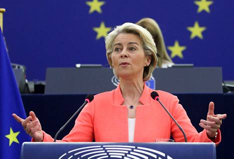 Komission puheenjohtaja Ursula von der Leyen puhui EU-parlamentissa keskiviikkona.