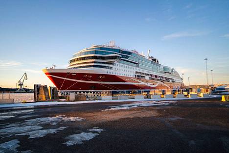Nykyinen Turun sataman rautatieasema poistuu käytöstä, kun satamaraide siirtyy kulkemaan Iso-Heikkilän kautta. Turun satamasta seilaa myös uusi Viking Glory.