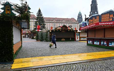 Joulutori oli suljettu Saksan Dresdenissä maanantaina.