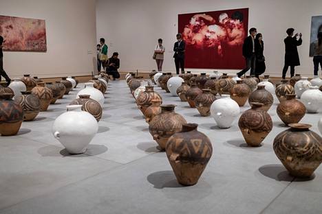 Ai Weiwein taideteos Whitewash oli esillä marraskuussa 2021 Hongkongin M+-museossa. Äskettäin avattu M+-museo on yksi maailman suurimmista modernin visuaalisen kulttuurin museoista.