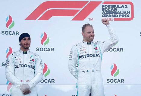 Valtteri Bottas tuuletti Bakussa voittoa ja jätti Lewis Hamiltonin toiseksi.