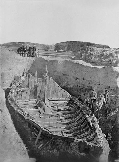 Gokstadin laiva kaivettiin esille vuonna 1880.
