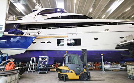 Fotinia is suspected of belonging to former Russian Prime Minister and President Dmitry Medvedev.  The picture is from the boat's storage place in Kotka.