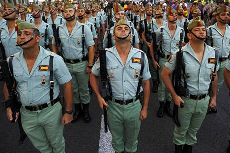 Espanjan armeijan eliittiyksikkö on kohdannut uuden vihollisen: liikapainon.