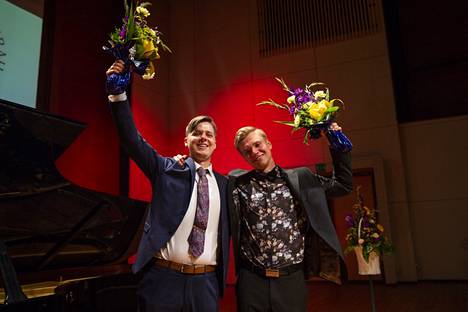 Johan Krogius (vas.) voitti sunnuntaina Timo Mustakallio -laulukilpailun, Jere Hölttä sai Eero Rantalan rahaston palkinnon.